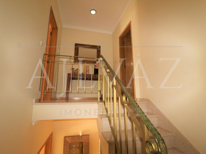 Image No.10-4 Bed House for sale