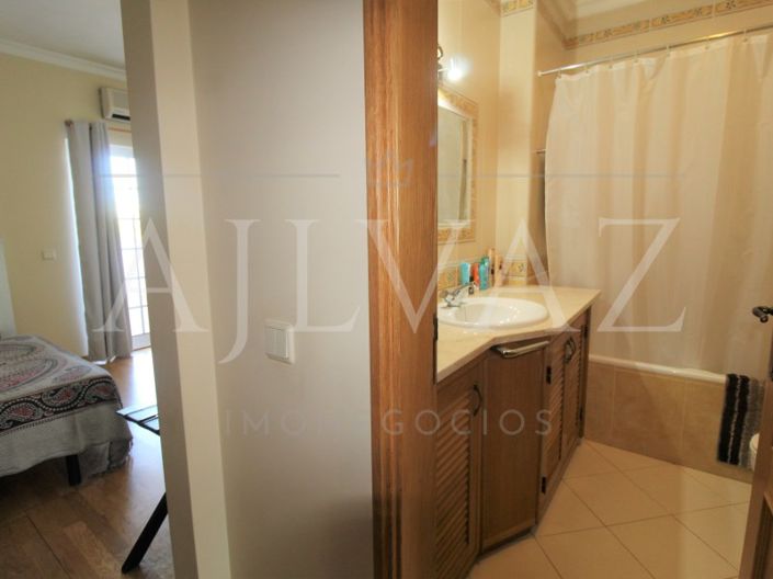 Image No.17-4 Bed House for sale