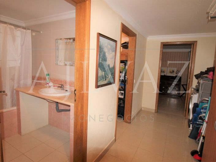 Image No.21-4 Bed House for sale