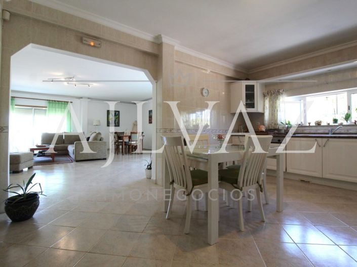 Image No.19-5 Bed House for sale