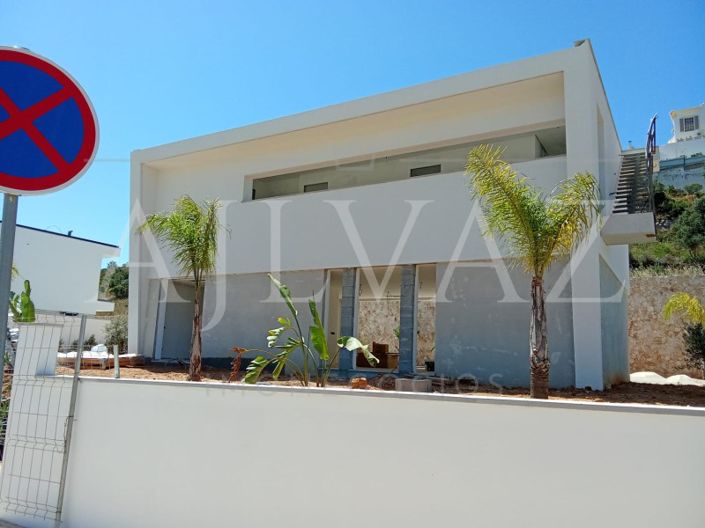 Image No.16-4 Bed House for sale