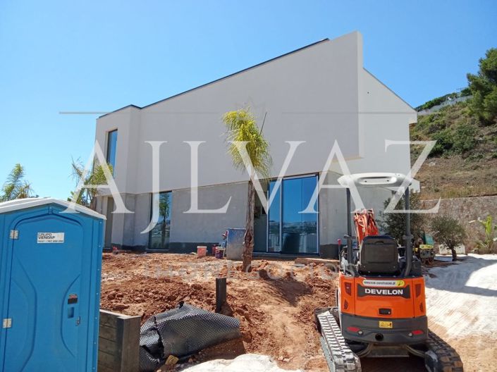 Image No.17-4 Bed House for sale