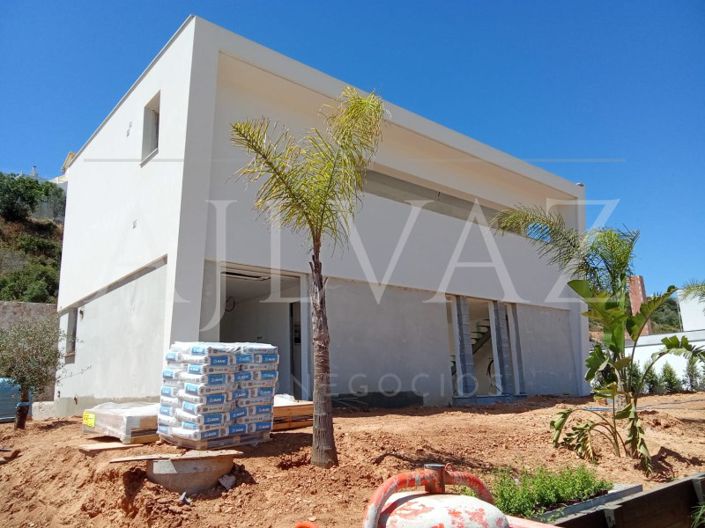 Image No.18-4 Bed House for sale