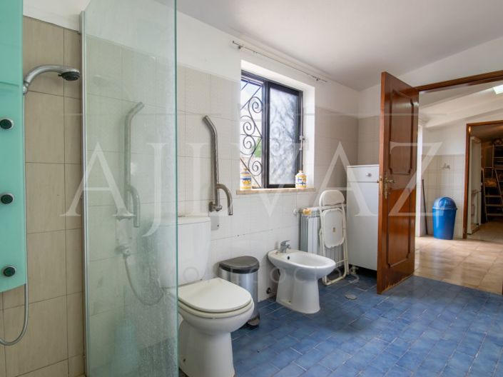 Image No.28-4 Bed House for sale