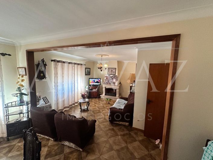 Image No.16-5 Bed House for sale