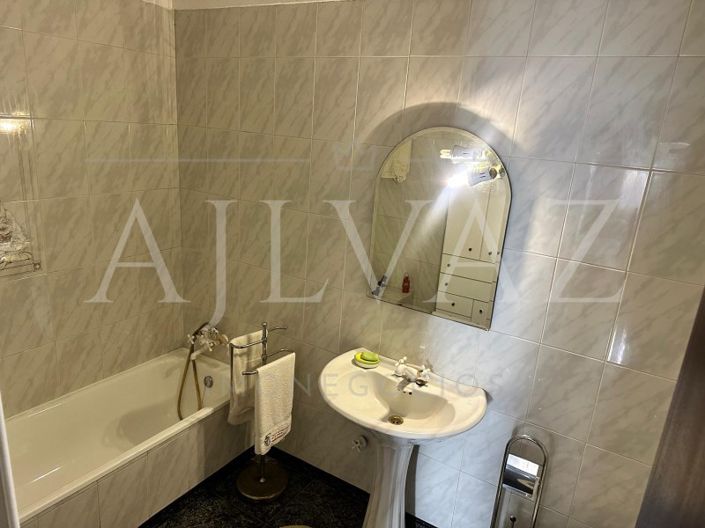 Image No.6-5 Bed House for sale