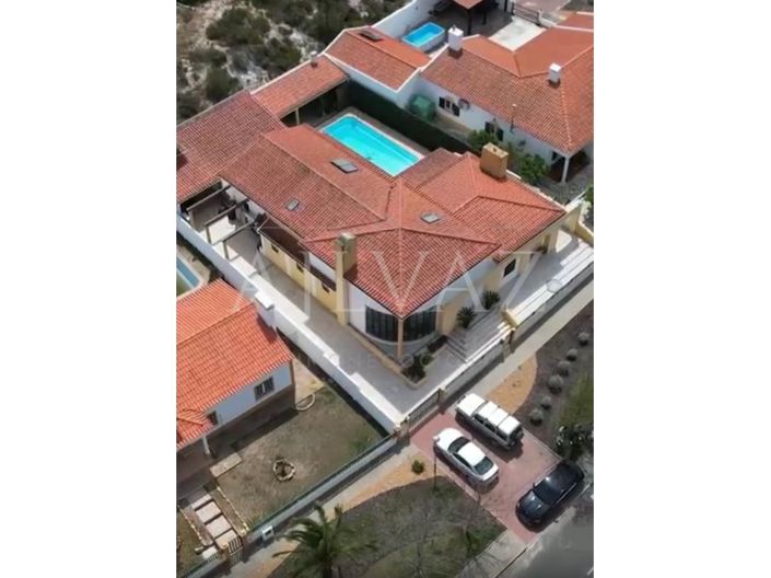 Image No.1-4 Bed House for sale