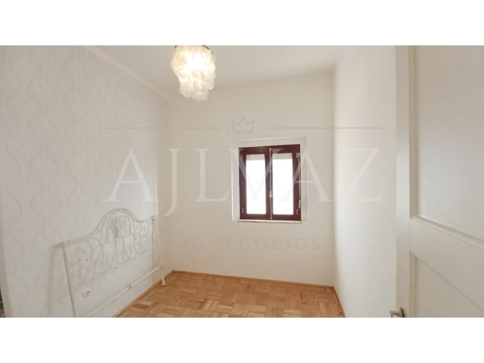 Image No.32-2 Bed House for sale