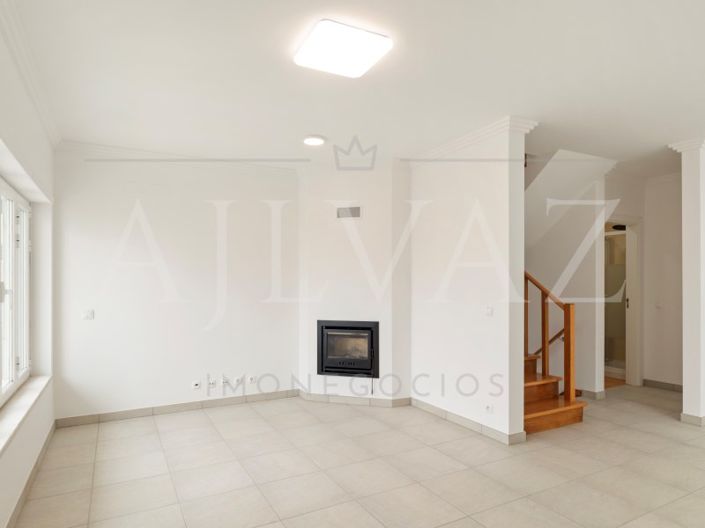 Image No.1-4 Bed House for sale