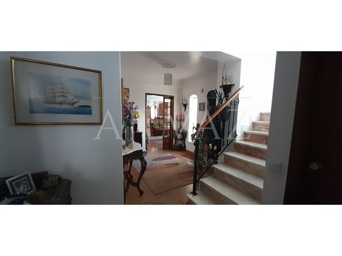 Image No.10-5 Bed House for sale