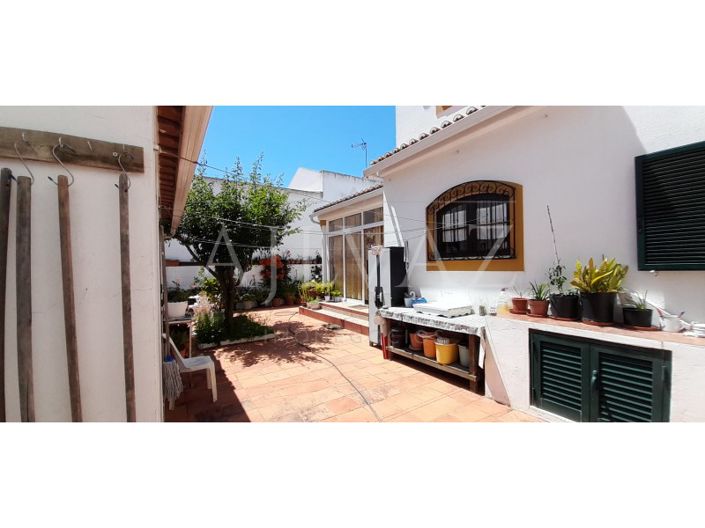 Image No.15-5 Bed House for sale