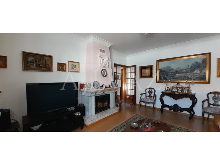 Image No.5-5 Bed House for sale