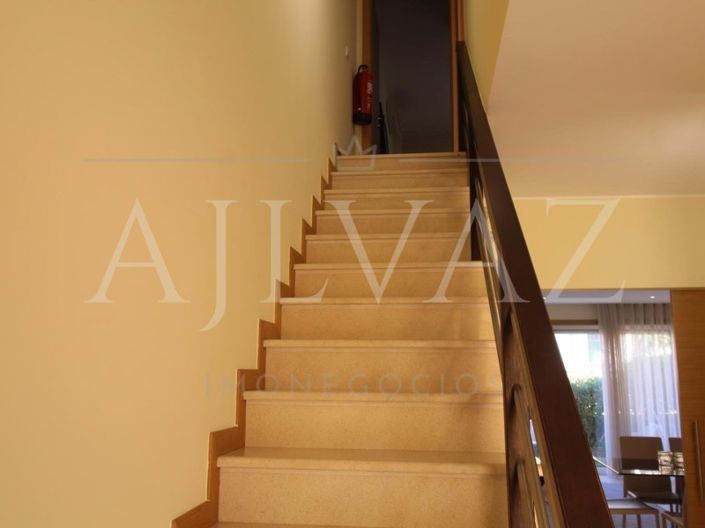 Image No.12-2 Bed House for sale