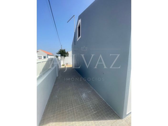 Image No.11-3 Bed House for sale