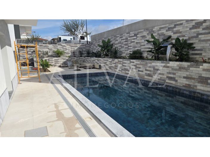 Image No.2-Maison de 4 chambres à vendre à Sines