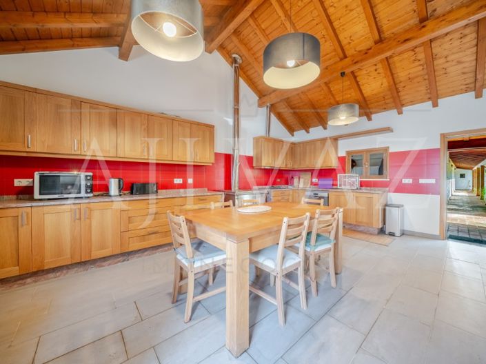 Image No.1-6 Bed House for sale