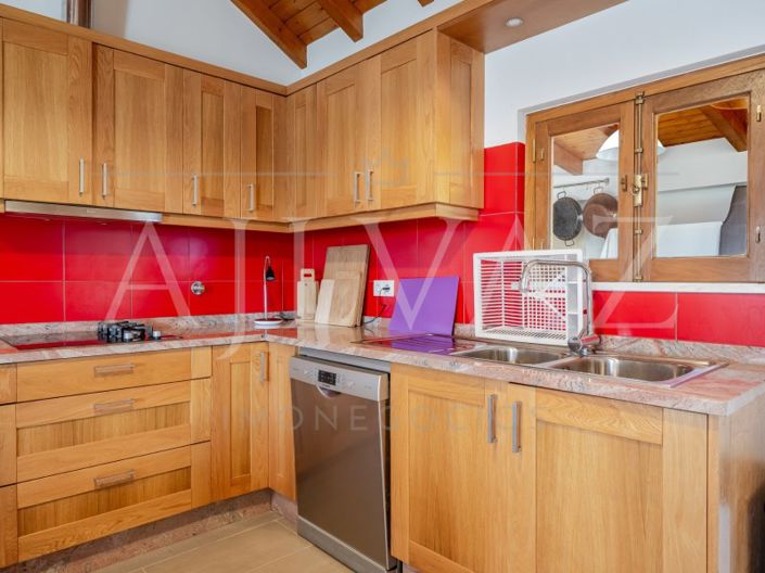 Image No.16-6 Bed House for sale