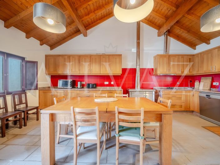 Image No.17-6 Bed House for sale