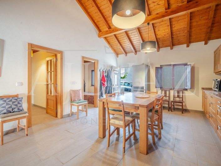 Image No.18-6 Bed House for sale