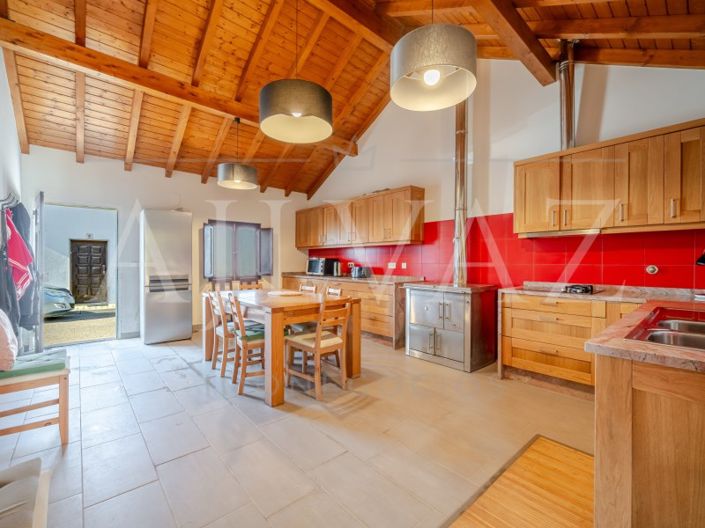 Image No.2-6 Bed House for sale