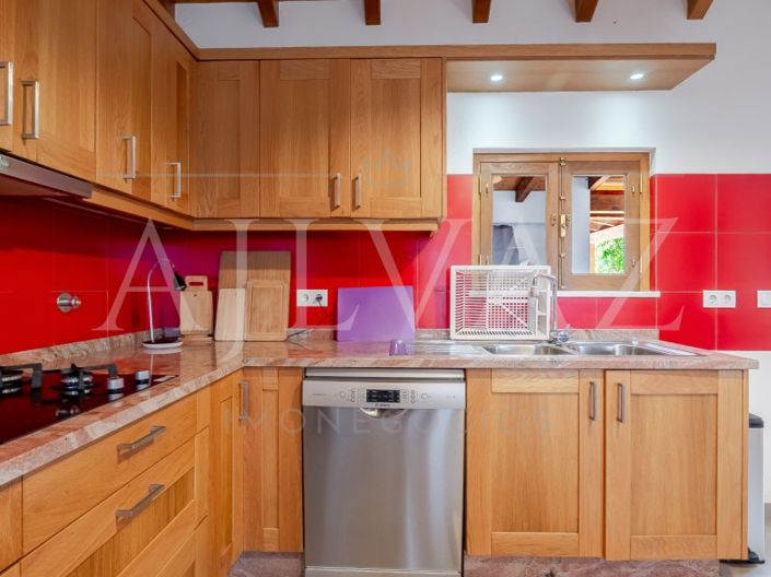 Image No.20-6 Bed House for sale