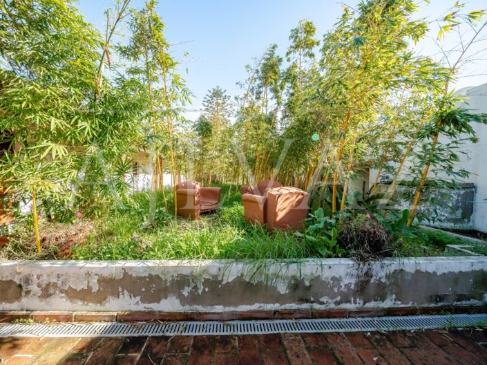 Image No.27-6 Bed House for sale