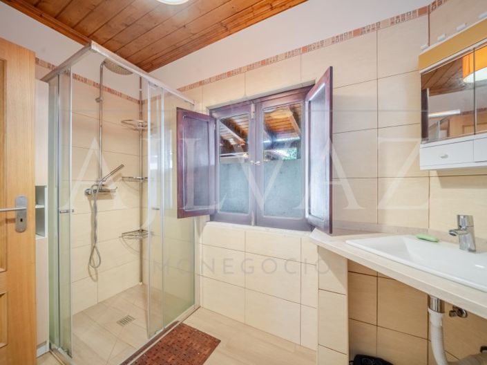 Image No.4-6 Bed House for sale