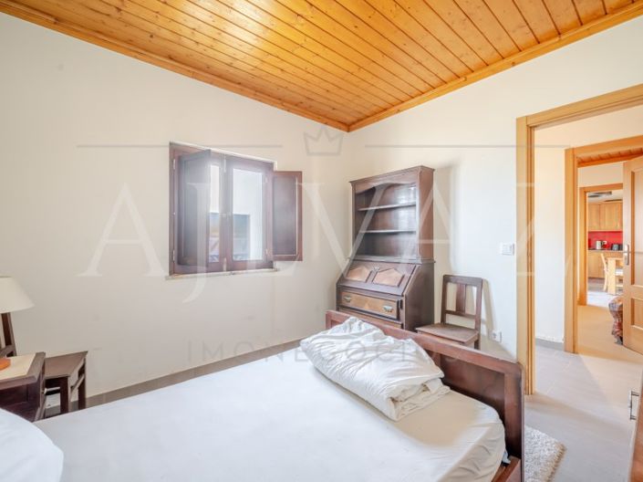 Image No.8-6 Bed House for sale