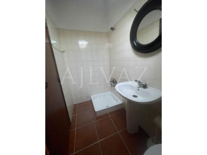 Image No.15-3 Bed House for sale