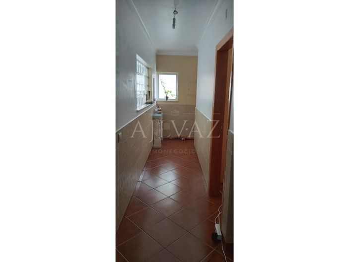 Image No.12-5 Bed House for sale