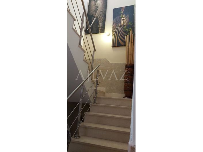 Image No.15-5 Bed House for sale