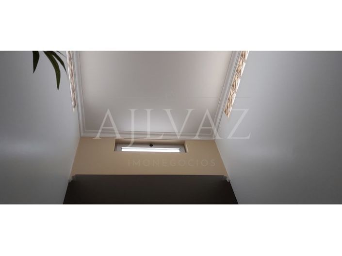 Image No.17-5 Bed House for sale