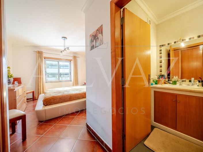 Image No.18-5 Bed House for sale