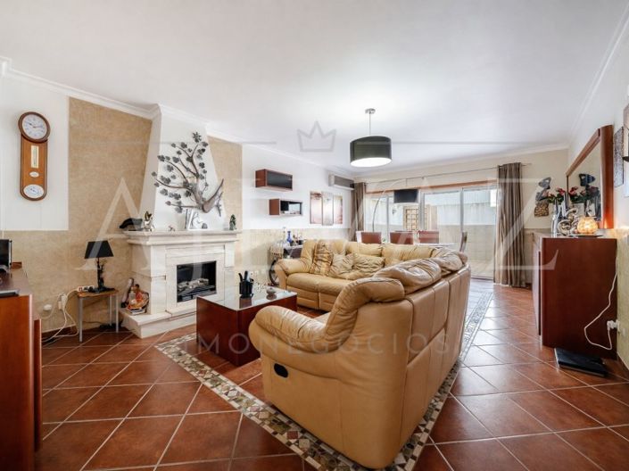 Image No.2-5 Bed House for sale