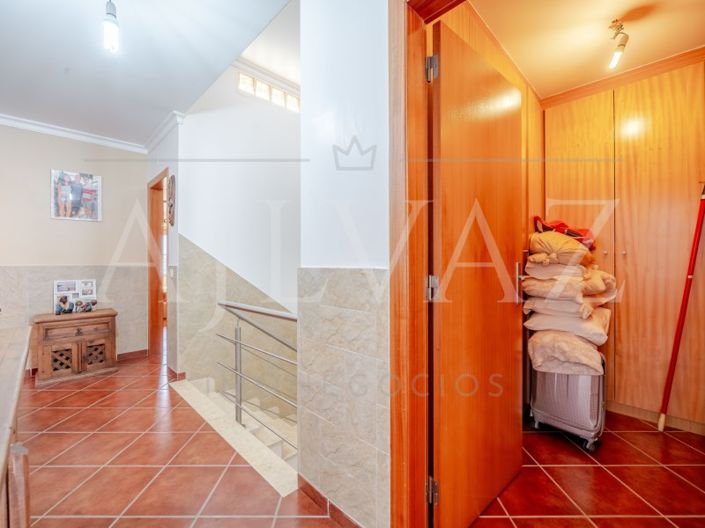 Image No.28-5 Bed House for sale