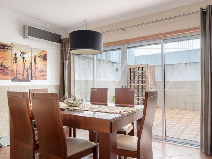 Image No.3-5 Bed House for sale