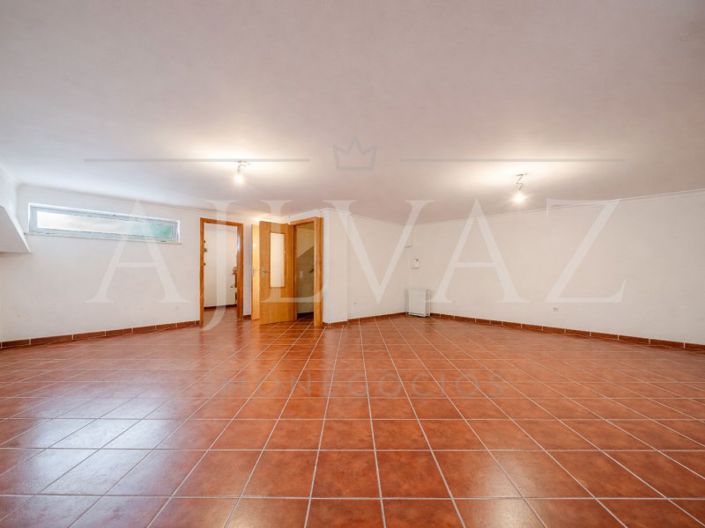 Image No.30-5 Bed House for sale