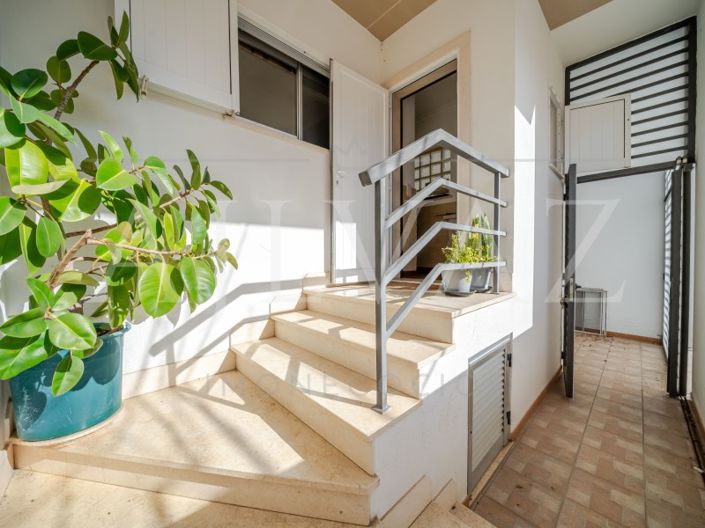 Image No.33-5 Bed House for sale