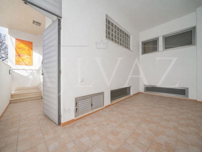 Image No.35-5 Bed House for sale