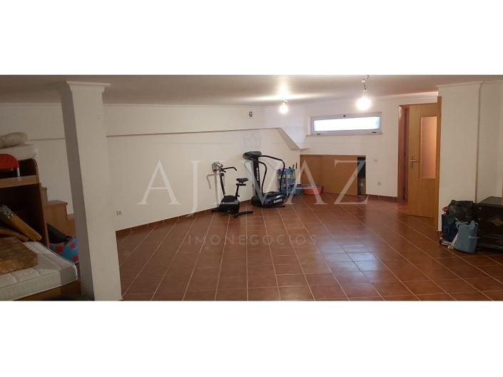 Image No.41-5 Bed House for sale