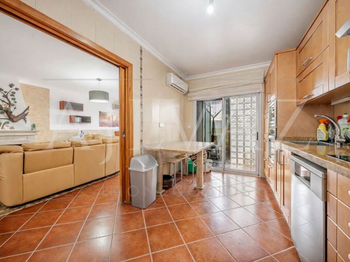 Image No.6-5 Bed House for sale