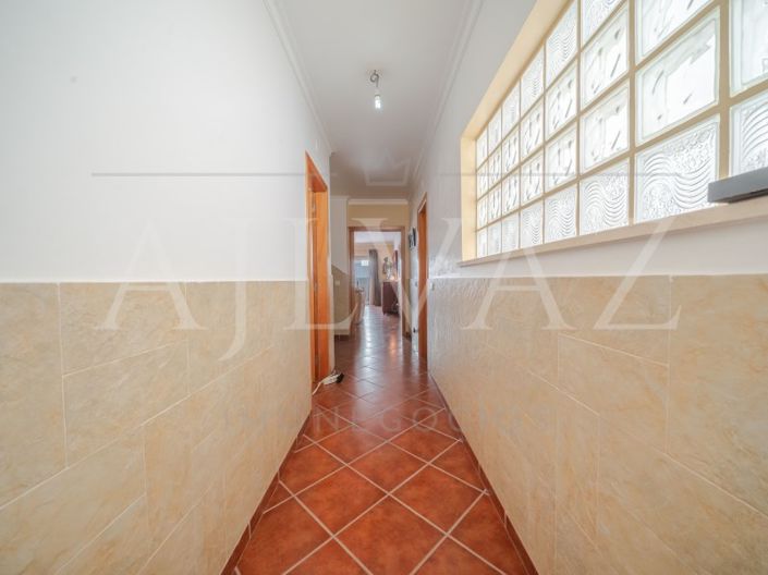 Image No.9-5 Bed House for sale