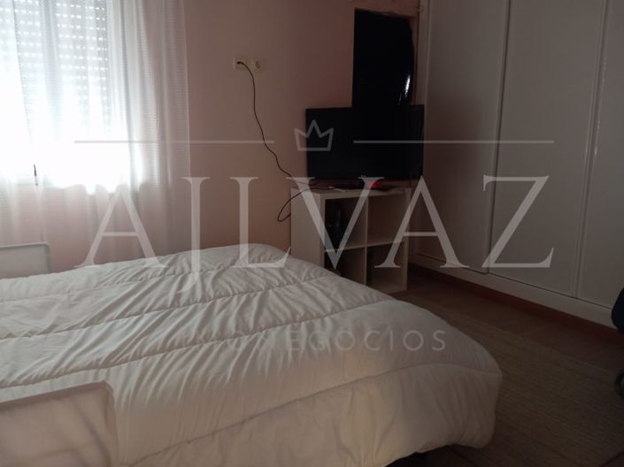 Image No.25-3 Bed House for sale