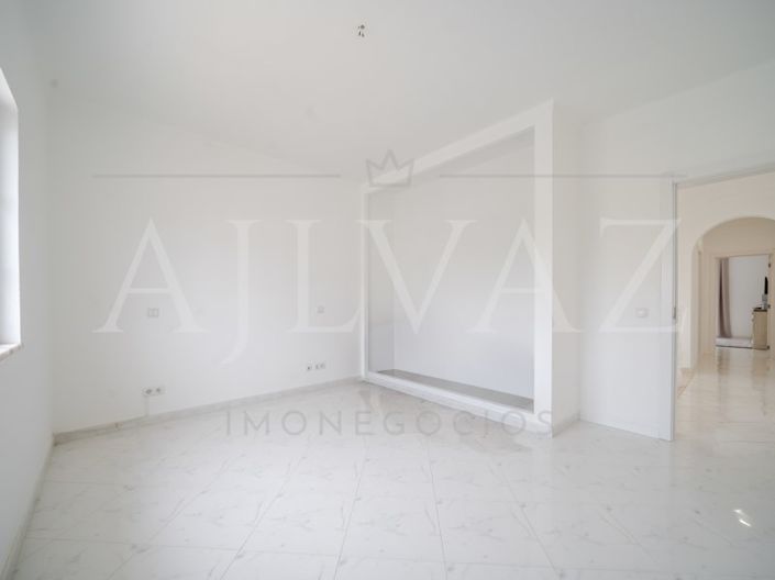 Image No.11-4 Bed House for sale