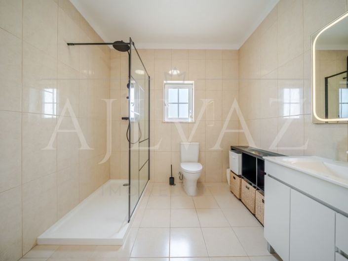 Image No.15-4 Bed House for sale