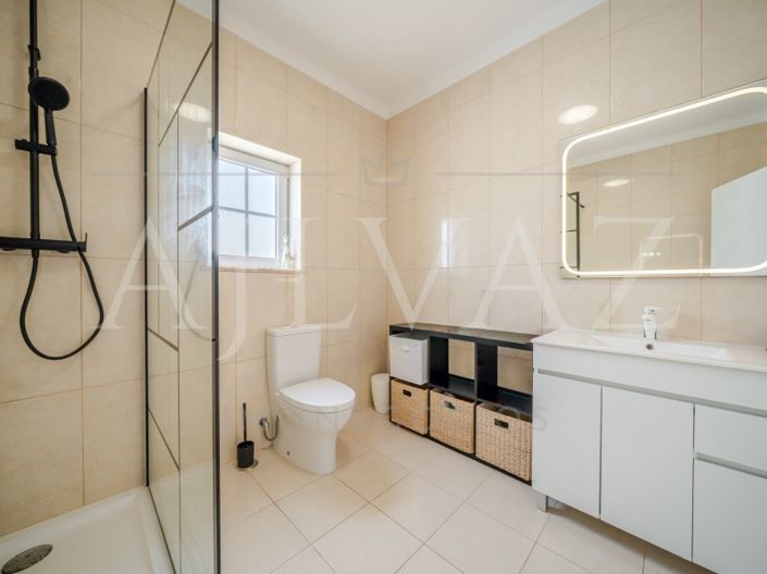 Image No.16-4 Bed House for sale