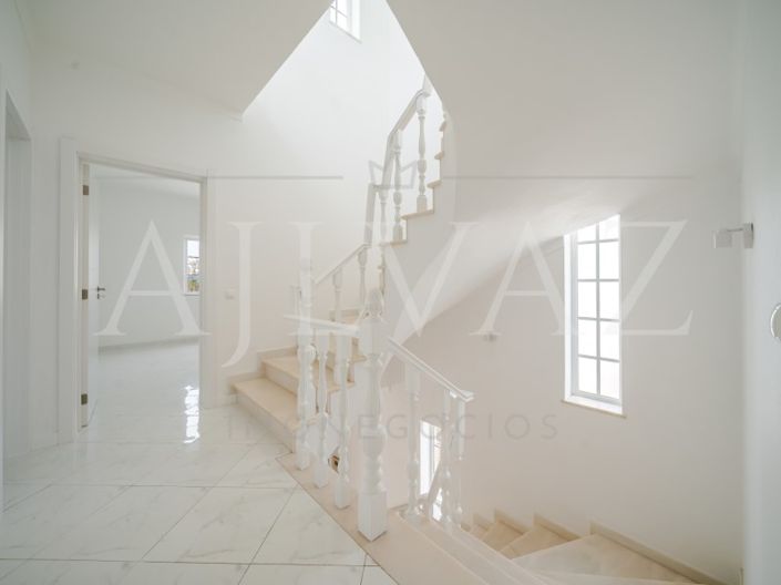 Image No.17-4 Bed House for sale