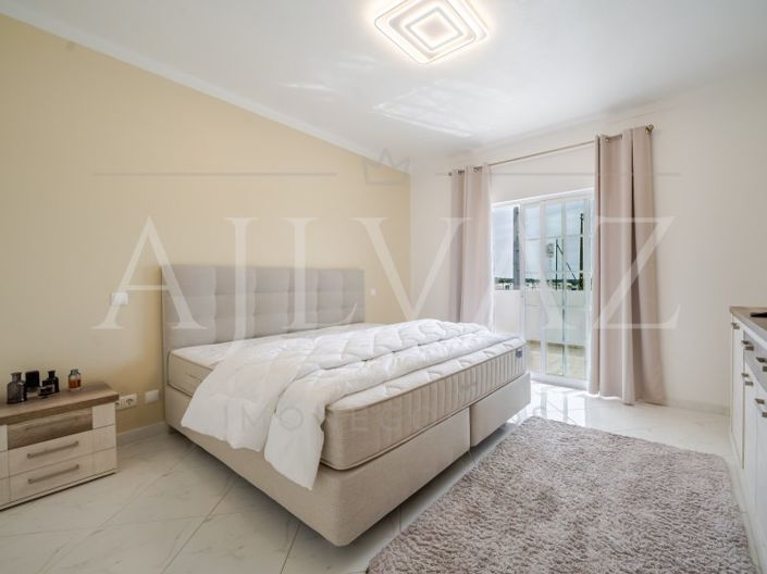 Image No.19-4 Bed House for sale