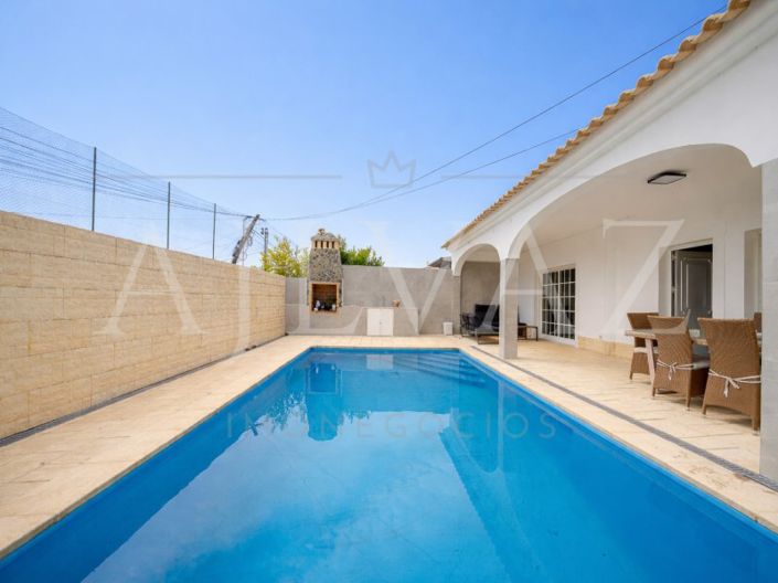 Image No.2-4 Bed House for sale