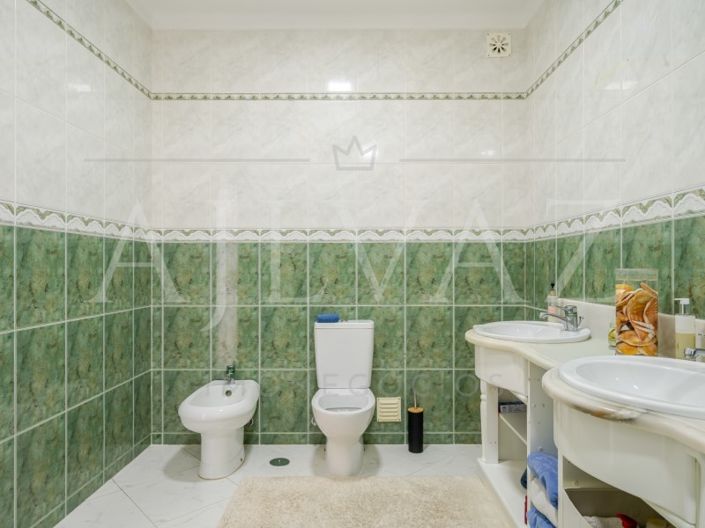 Image No.21-4 Bed House for sale